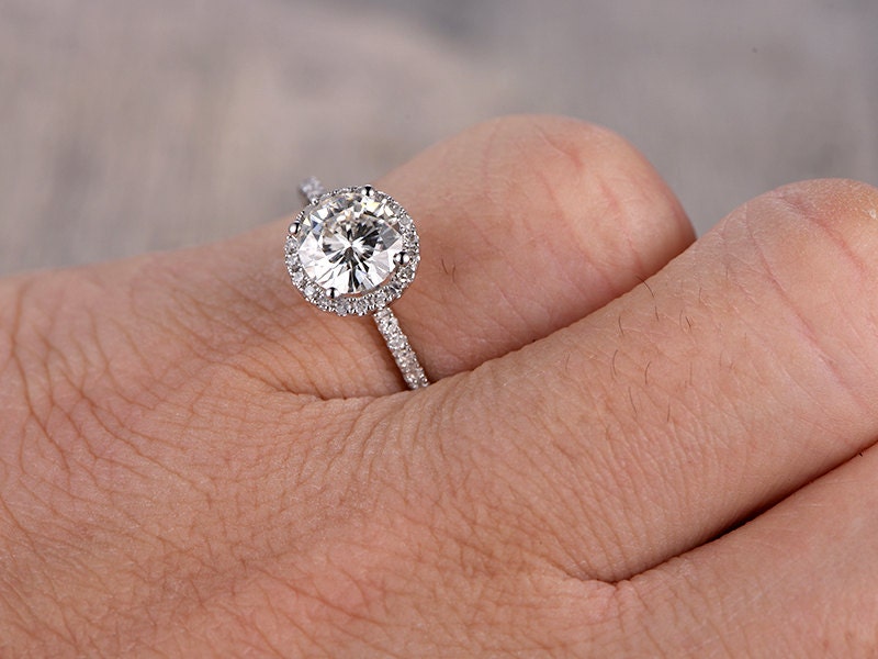 6.5mm-round-cut-moissanite-engagement-ring-14k-white-gold-halo-diamond-band-design-half-eternity-band