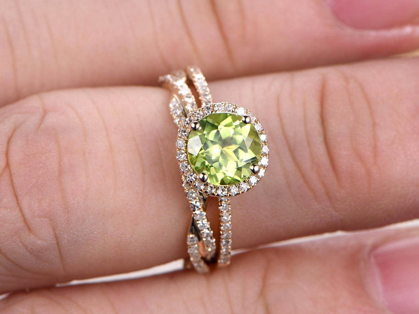 7mm-round-cut-peridot-engagement-ring-set-2pcs-14k-yellow-gold-twist-matching-band-design