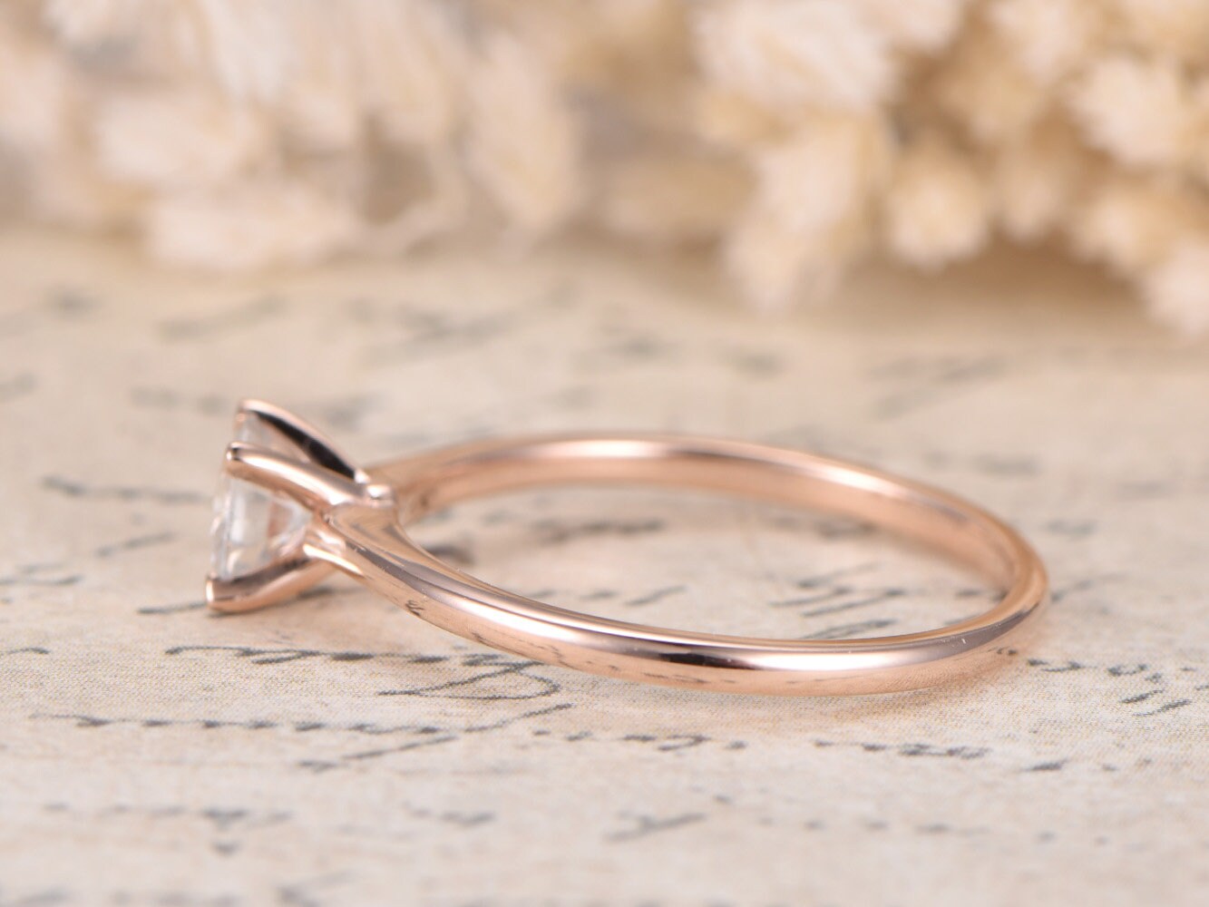 5mm-round-cut-sapphire-engagement-ring-art-14k-rose-gold-plain-band-simple-solitaire-design