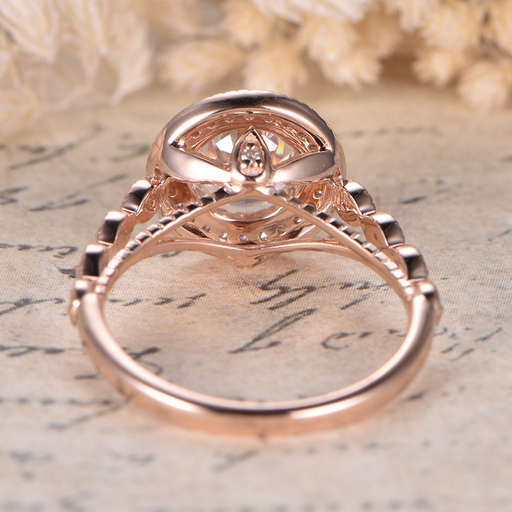 Bague de fiançailles vintage en moissanite VVS, alliance sertie de diamants et sertie d'un halo, en or rose massif 14 carats. Bague soleil ornée d'une moissanite ronde de 6,5 mm.