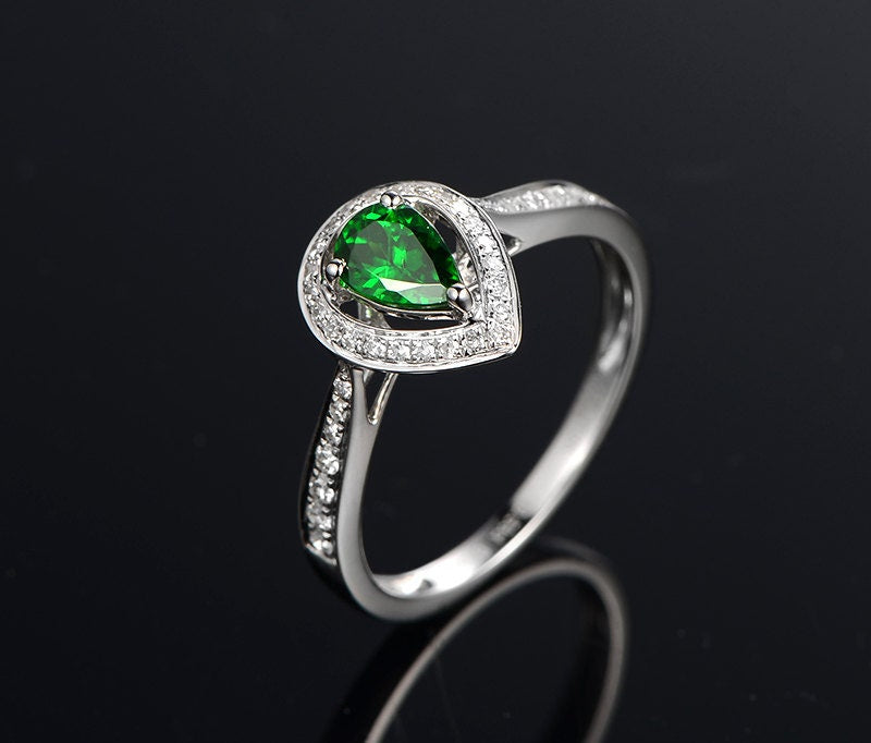 Bague en grenat tsavorite en forme de larme, bague pavée de diamants et tsavorite, bague en grenat vert, bague en tsavorite en forme de goutte d'eau, bague en tsavorite avec halo, bague en forme de poire