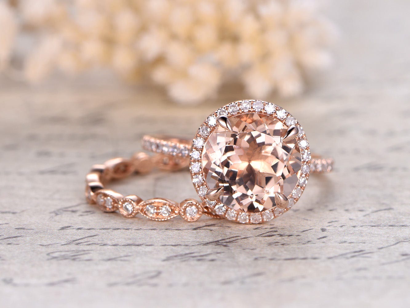 Bague en or rose 14 carats sertie d'une morganite ronde de 8 mm, alliance sertie de diamants et sertie de diamants taille marquise.