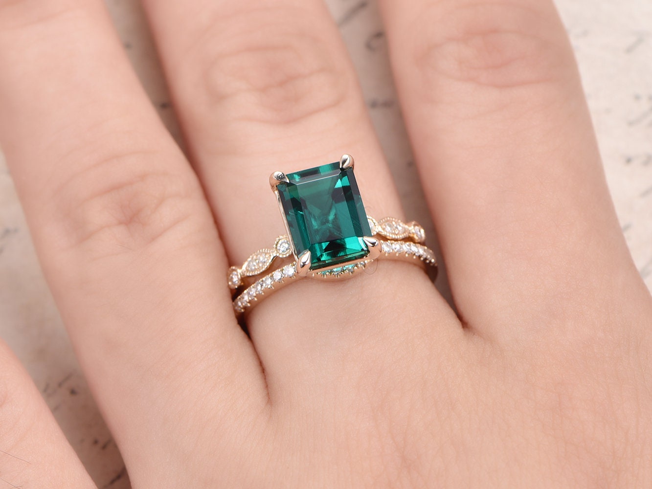 Bague de fiançailles en or jaune 14 carats avec émeraude, style Art déco, demi-alliance sertie de diamants (7 x 9 mm), bague de promesse avec émeraude taille émeraude.