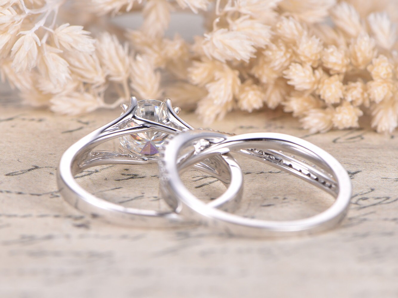 7mm-round-cut-moissanite-engagement-ring-set-2pcs-14k-white-gold-plain-band-split-shank-diamond-twist-band