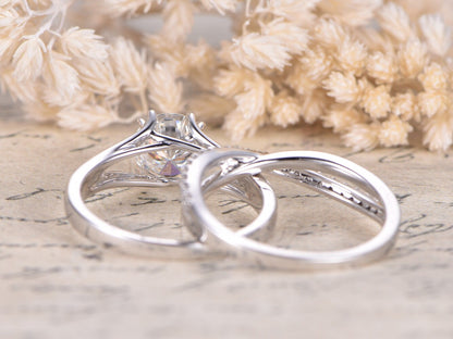 7mm-round-cut-moissanite-engagement-ring-set-2pcs-14k-white-gold-plain-band-split-shank-diamond-twist-band