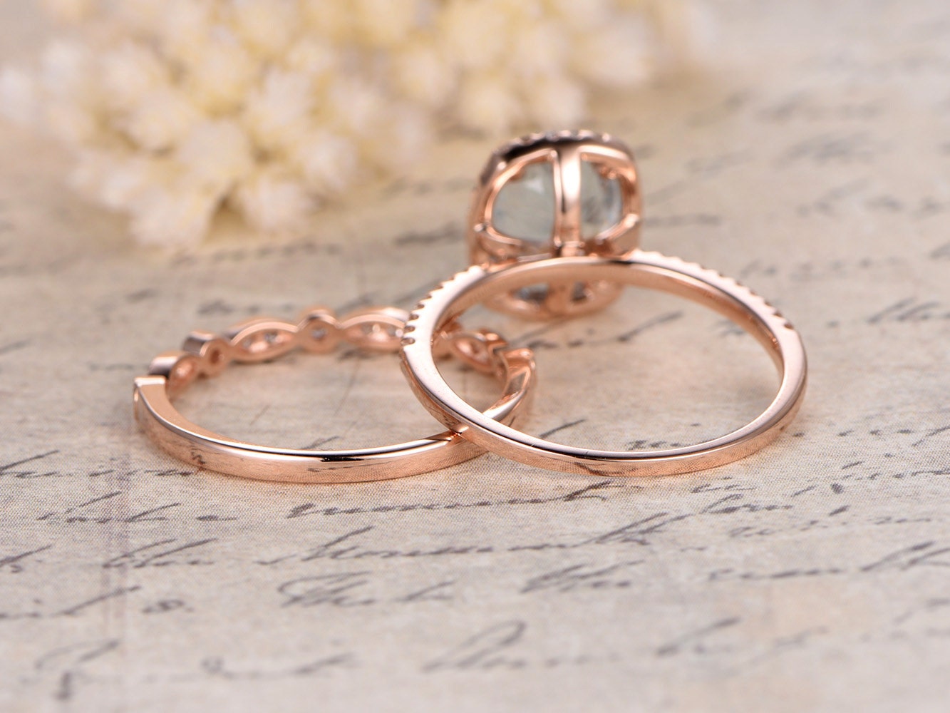 Ensemble parfait ! Bague en or rose 14 carats avec aigue-marine ovale 7x9 mm. Ensemble bague de fiançailles, bague de promesse et bague d'anniversaire.