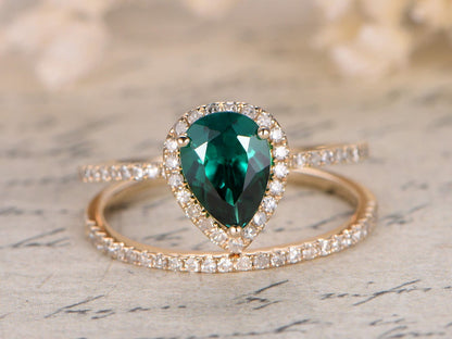 Bague de fiançailles en or blanc 14 carats avec émeraude taille poire et alliance en diamants, cadeau idéal pour la Saint-Valentin.