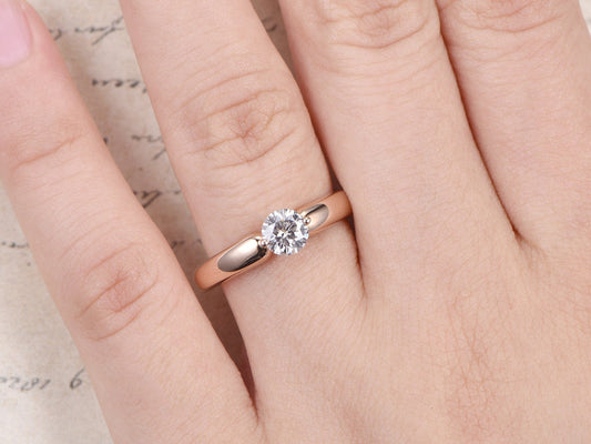 Bague de fiançailles solitaire en moissanite ronde, alliance simple en or rose, bague de promesse pour femme, bague délicate