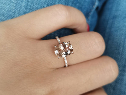 Bague de fiançailles en or rose 14 carats avec morganite ovale de 2,5 carats, or et diamants.