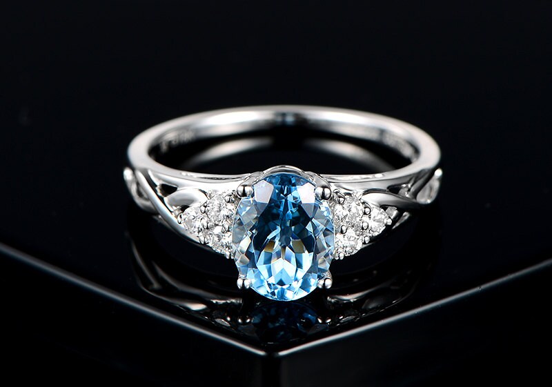 6x8mm-oval-cut-aquamarine-engagement-ring-14k-white-gold-twisted-shank