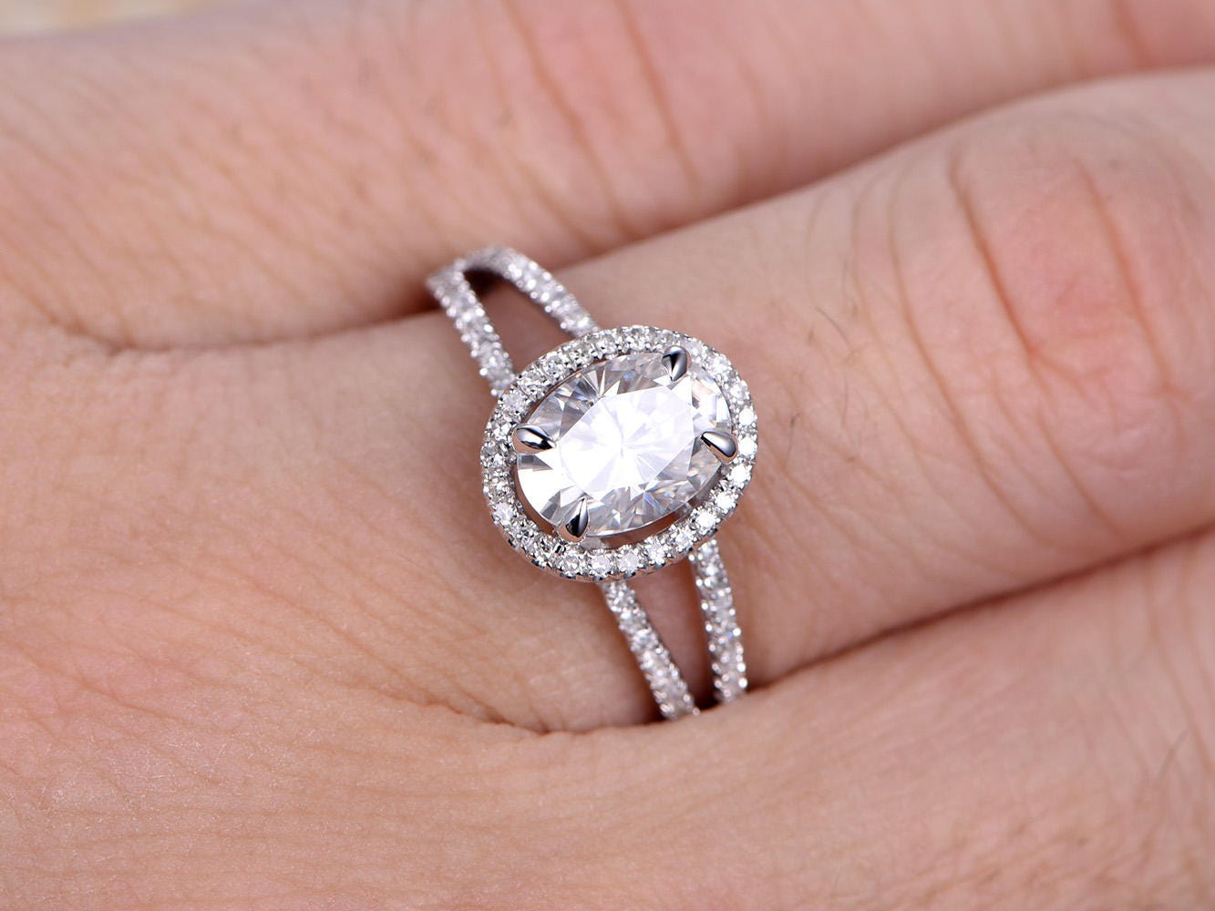 Bague de fiançailles en or blanc 14 carats avec moissanite ovale 6x8 mm, bague de promesse à anneau fendu, bague pour femme