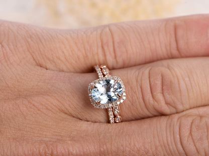 Ensemble parfait ! Bague en or rose 14 carats avec aigue-marine ovale 7x9 mm. Ensemble bague de fiançailles, bague de promesse et bague d'anniversaire.