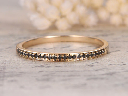 Alliance en or jaune 14 carats sertie de diamants noirs taille ronde, sertie de diamants noirs SI/H, sertie de diamants noirs taille ronde, finition millegrain, sertie pavé, pour femme/homme.