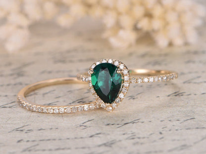 Bague de fiançailles en or blanc 14 carats avec émeraude taille poire et alliance en diamants, cadeau idéal pour la Saint-Valentin.