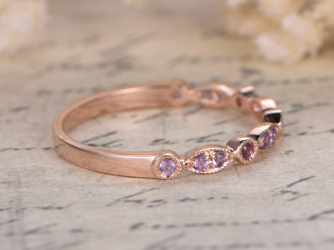 Alliances en améthyste, demi-alliances, bague de fiançailles sertie clos, alliance milgrain, alliance Art déco en diamant et or rose 14 carats