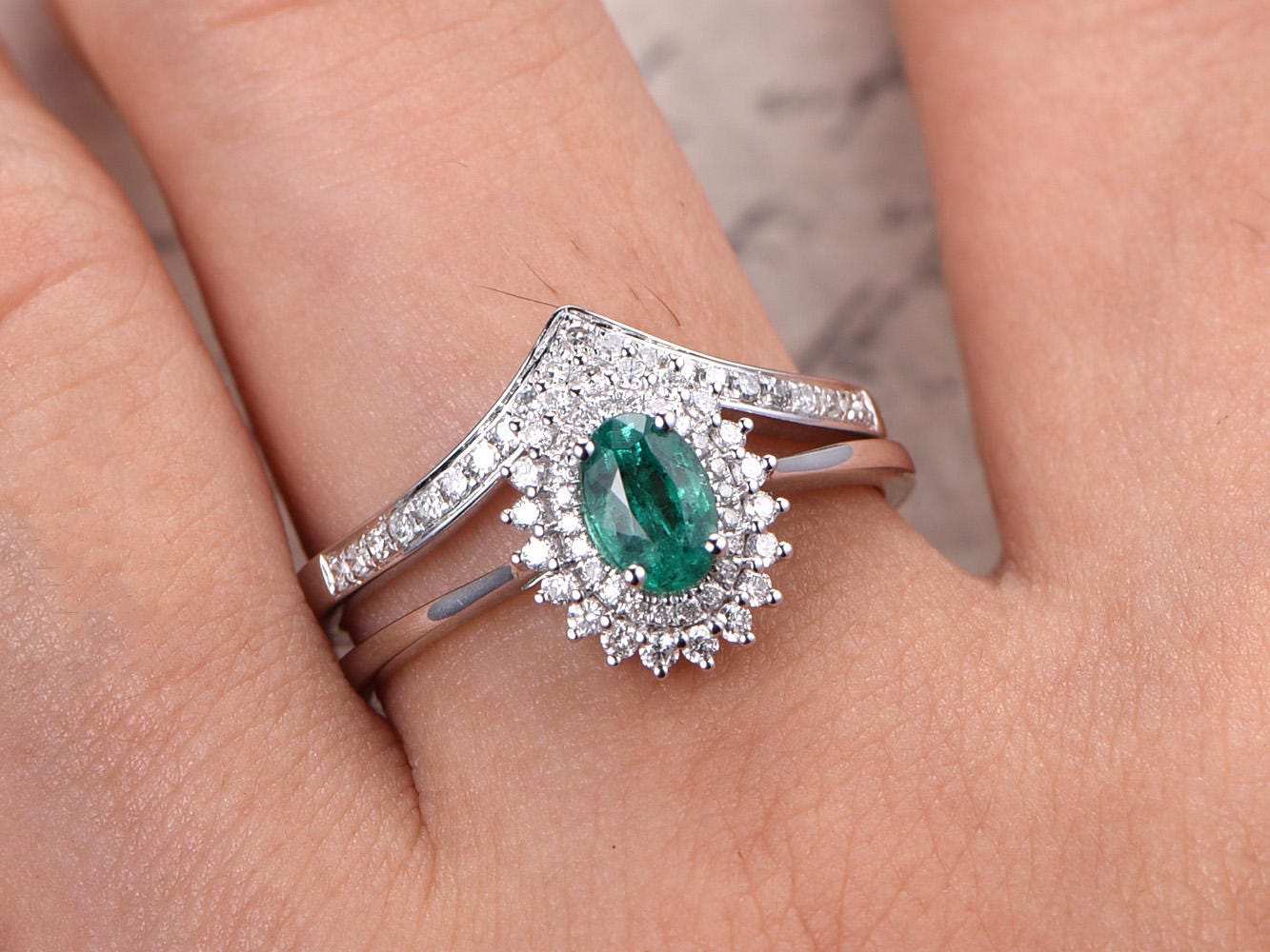 5x7mm-oval-cut-natural-emerald-engagement-ring-set-2pcs-solid-14k-white-gold-may-birthstone-v-diamond-band