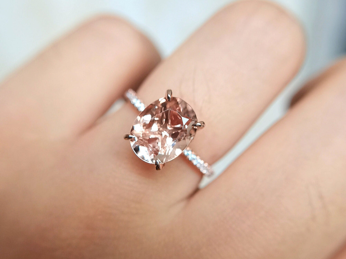 Bague de fiançailles en or rose 14 carats avec morganite ovale de 2,5 carats, or et diamants.