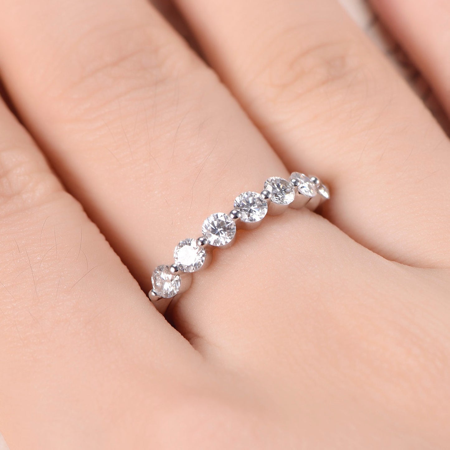 Alliance en moissanite, alliance éternité, bague 7 pierres, alliance, bague d'anniversaire, bague empilable, alliance assortie, or blanc 14 carats