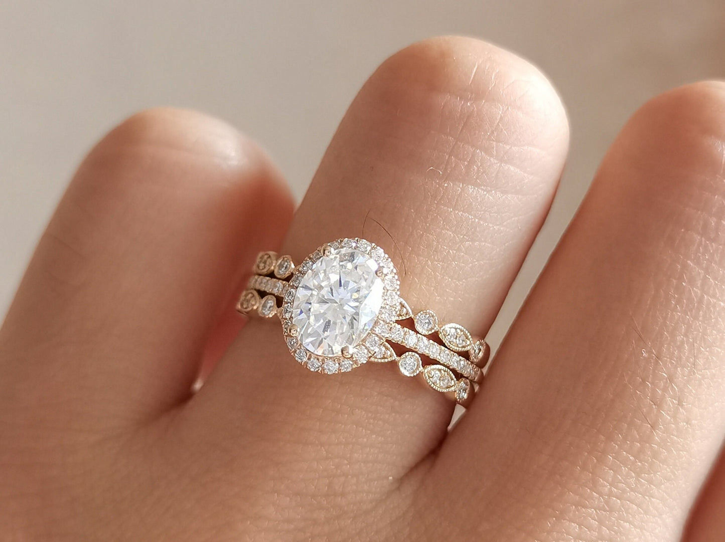 Bague en or blanc avec moissanite VVS 6x8 mm, bague de fiançailles ovale en moissanite 1,5 ct, alliance en or rose 14 carats avec halo de moissanite pour femme