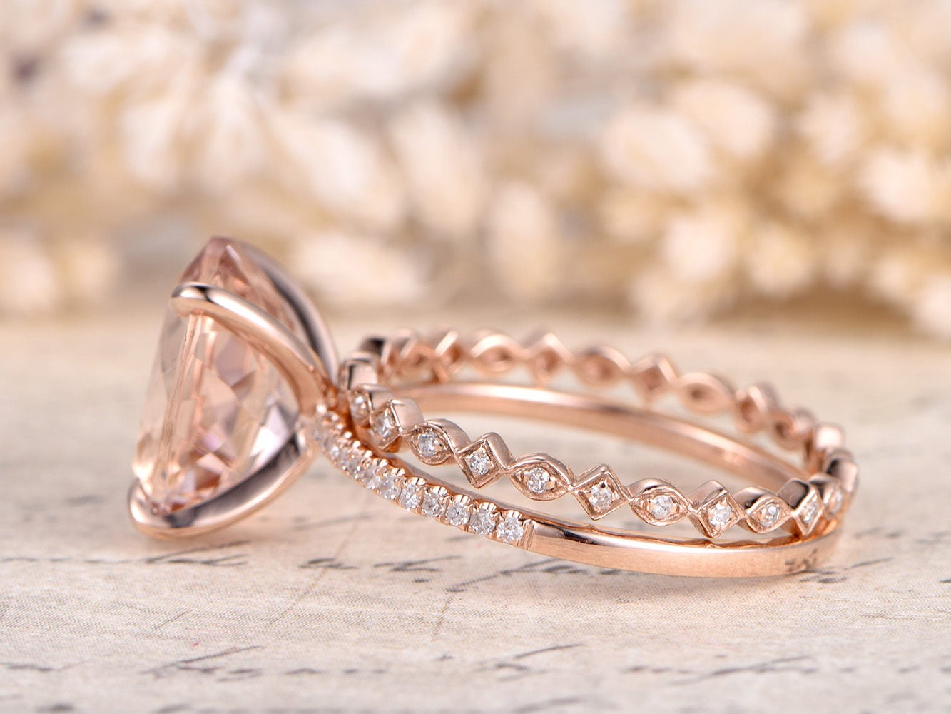 Ensemble de bagues de fiançailles en or rose 14 carats serties de diamants et ornées d'une morganite naturelle VS ovale de 10 x 12 mm.
