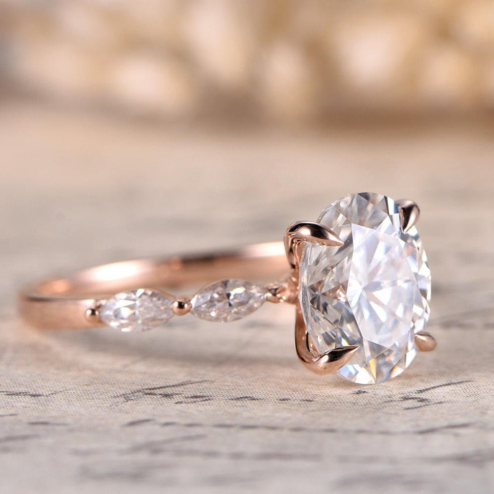 Bague de fiançailles en or rose 14 carats, solitaire unique, ornée d'une moissanite ovale 7x9 mm. Bague de mariage antique en or rose 14 carats.