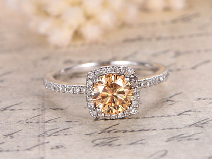 Bague de fiançailles en moissanite taille coussin et halo rond, 6,5 mm, couleur champagne, sertie de diamants, alliance en or blanc 14 carats, style vintage.