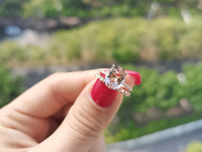 Bague de fiançailles en or rose 14 carats avec morganite ovale de 2,5 carats, or et diamants.