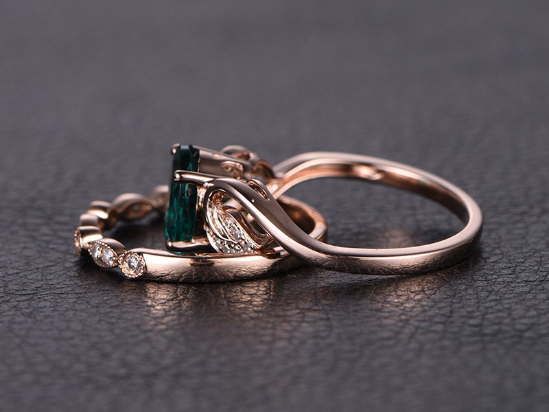 6x8mm-oval-cut-emerald-engagement-ring-set-2pcs-milgrain-14k-rose-gold-diamond-floral-design-art-deco-matching-band