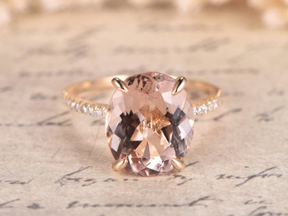 Bague de fiançailles en or rose 14 carats avec morganite rose de 4,5 carats, sertie de diamants ovales (10 x 12 mm) et de pierres naturelles de pureté VS. Bague de promesse et alliance.