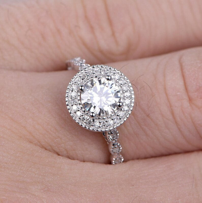 Bague de fiançailles en or blanc 14 carats, sertie d'une moissanite de 6,5 mm. Style vintage Art déco. Alliance en diamants. Bague de mariage ancienne. Bague d'anniversaire.
