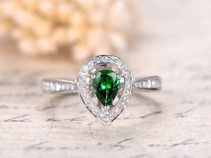 Bague en grenat tsavorite en forme de larme, bague pavée de diamants et tsavorite, bague en grenat vert, bague en tsavorite en forme de goutte d'eau, bague en tsavorite avec halo, bague en forme de poire