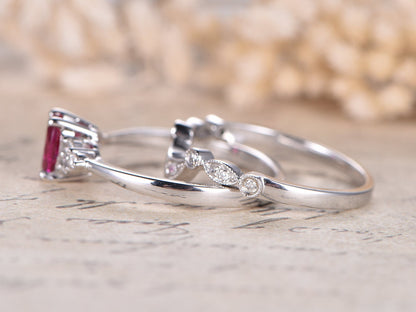 Ensemble de bagues de fiançailles en or blanc 14 carats avec rubis rouge VS, anneau simple, bague de fiançailles sertie de diamants et rubis ovale traité en laboratoire (2 pièces).
