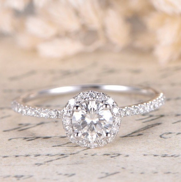 5mm-round-cut-moissanite-engagement-ring-14k-white-gold-diamond-halo-half-eternity