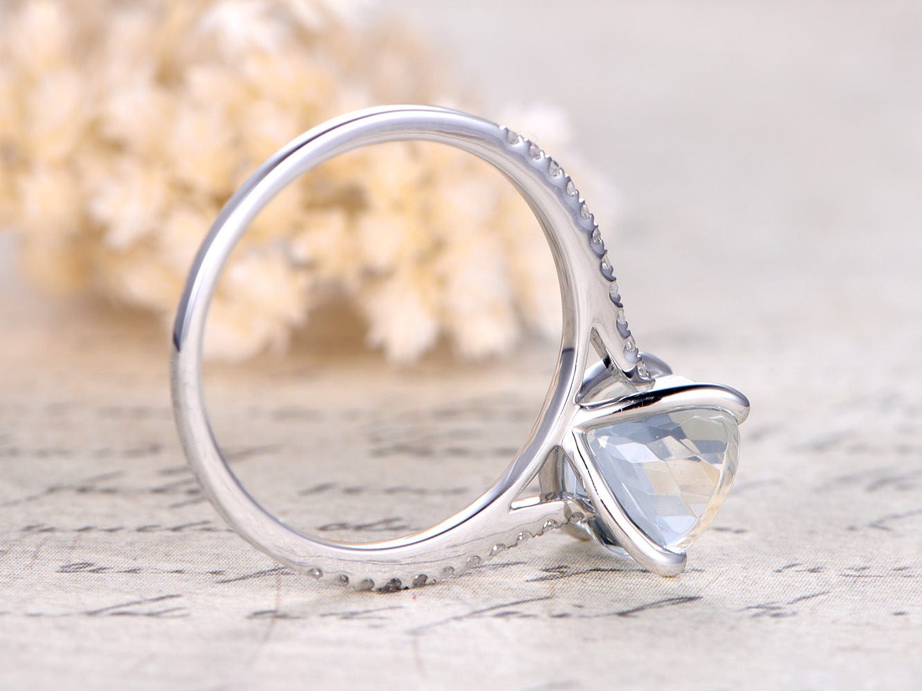 Bague de fiançailles en or blanc 14 carats massif, sertie d'une aigue-marine ovale de 9 x 11 mm, demi-alliance sertie de diamants, bague de promesse, style cathédrale, pavé de billes