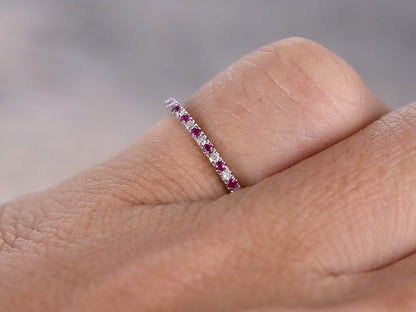 Alliance demi-éternité en rubis, bague de fiançailles en rubis, alliance pavée de rubis et de diamants, bague de mariage en or blanc 14 carats