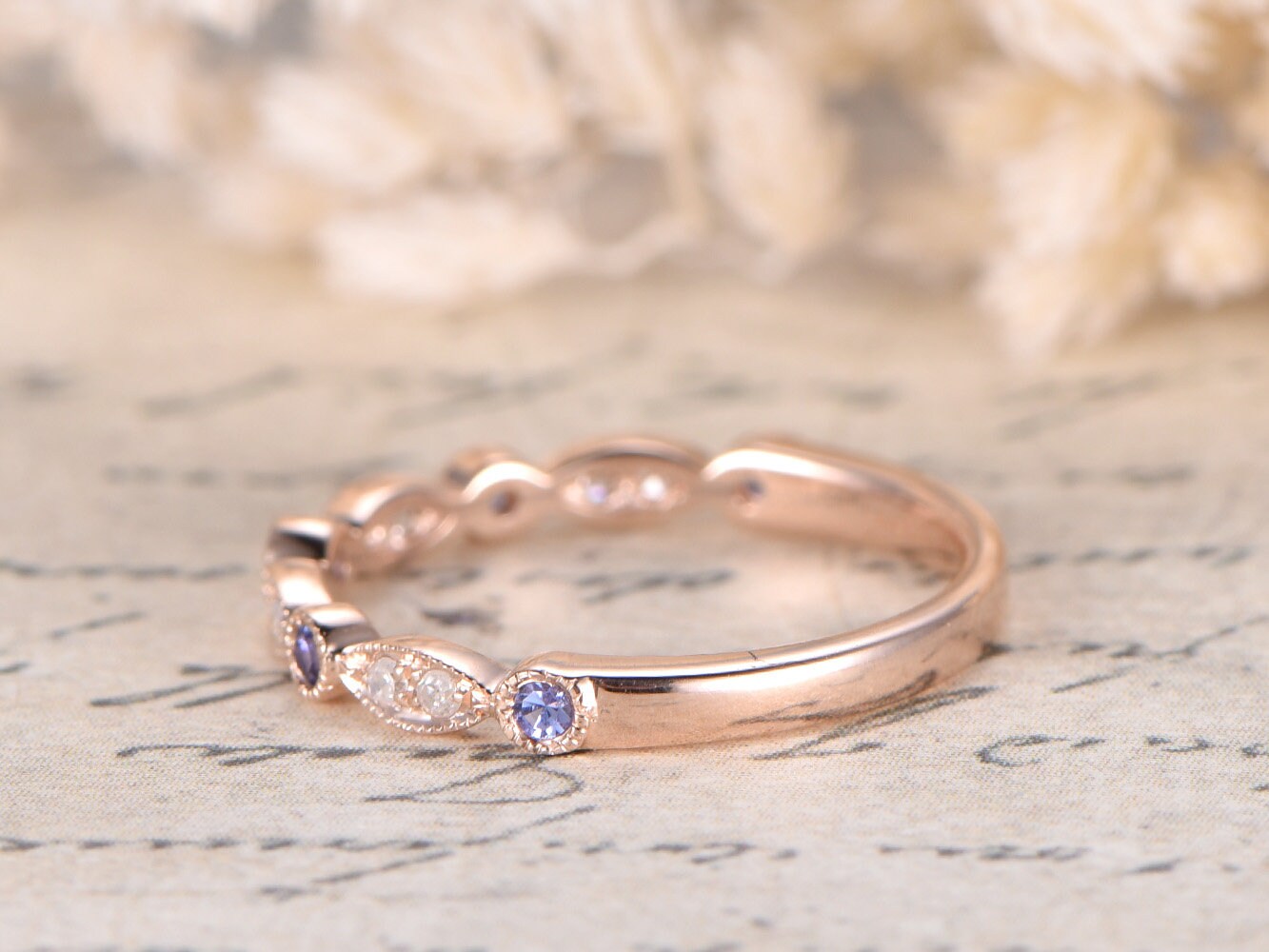 Alliances en diamants, alliances éternité, bague de fiançailles sertie clos, alliance milgrain, alliance Art déco en tanzanites, or rose massif 14 carats