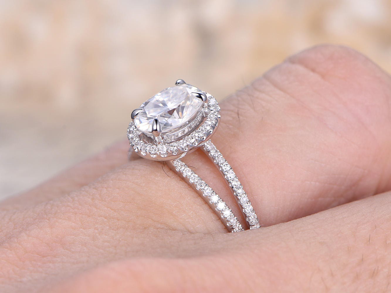 Bague de fiançailles en or blanc 14 carats avec moissanite ovale 6x8 mm, bague de promesse à anneau fendu, bague pour femme