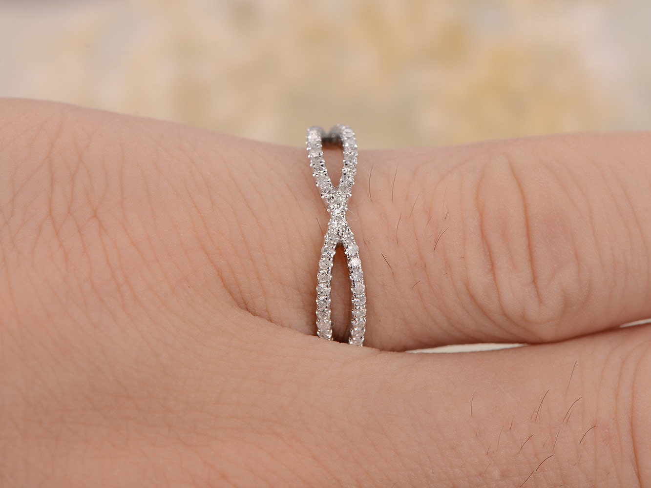 Bague sertie de diamants en grappe, alliance demi-éternité évasée, bague de fiançailles pavée de diamants, bague de mariage pavée, bague demi-éternité pavée