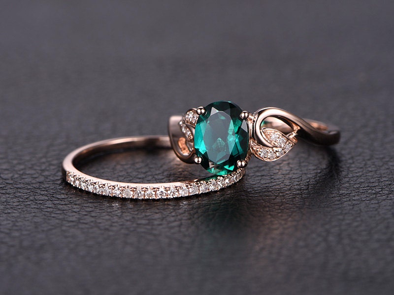 6x8mm-oval-cut-emerald-engagement-ring-set-2pcs-14k-rose-gold-diamond-band-thin-matching-band