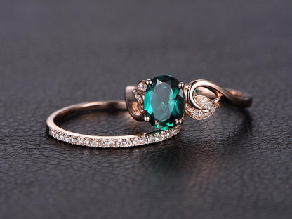 6x8mm-oval-cut-emerald-engagement-ring-set-2pcs-14k-rose-gold-diamond-band-thin-matching-band