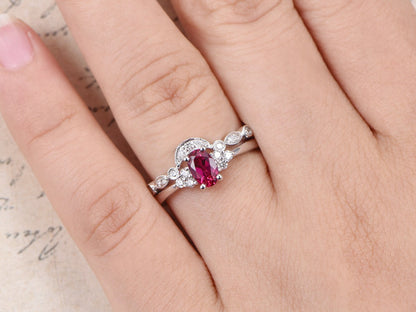 Ensemble de bagues de fiançailles en or blanc 14 carats avec rubis rouge VS, anneau simple, bague de fiançailles sertie de diamants et rubis ovale traité en laboratoire (2 pièces).