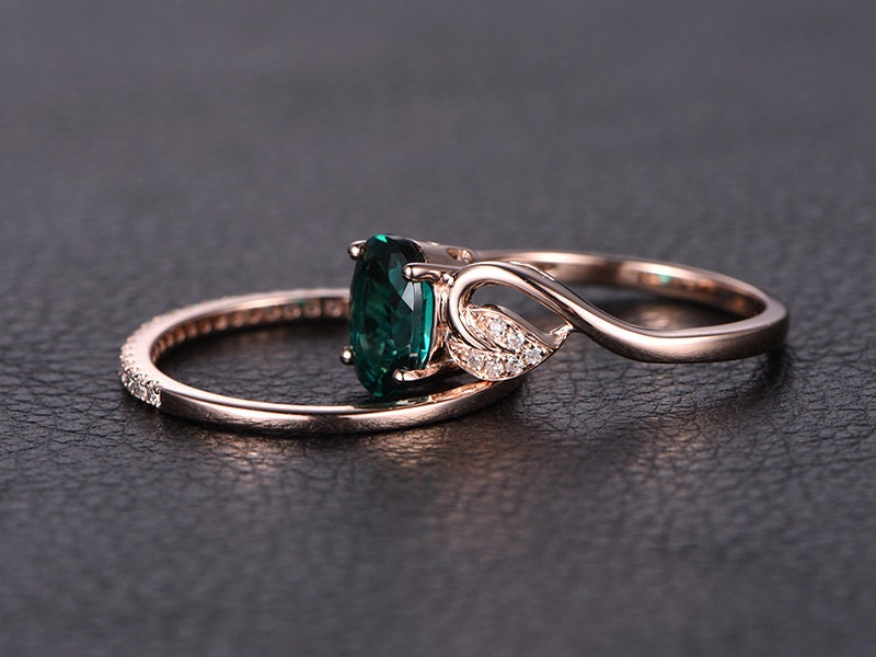 6x8mm-oval-cut-emerald-engagement-ring-set-2pcs-14k-rose-gold-diamond-band-thin-matching-band