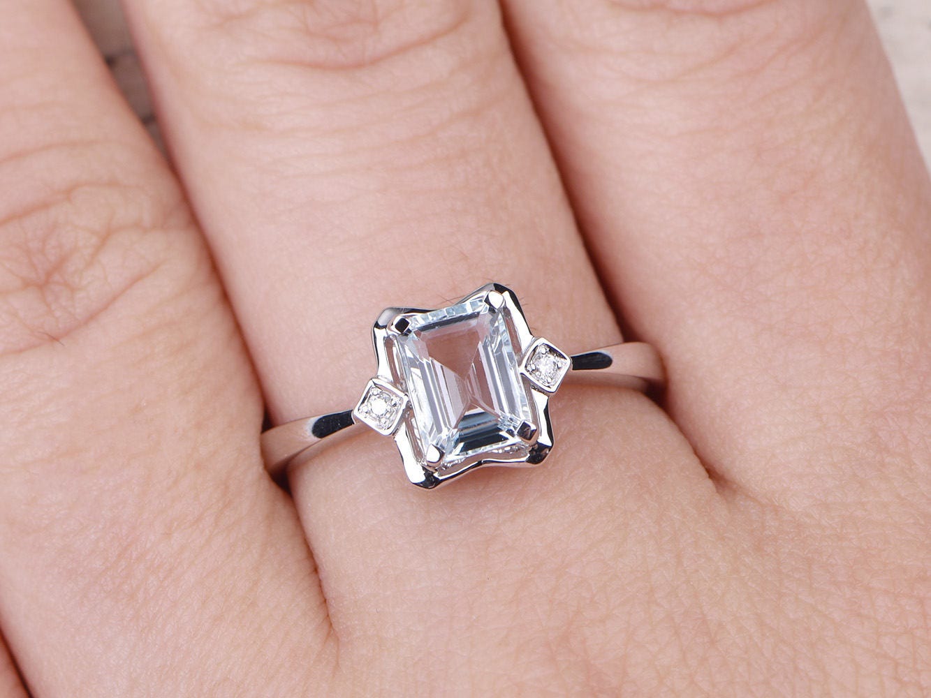 5x7mm-emerald-cut-aquamarine-engagement-ring-14k-white-gold-three-stone-plain-band