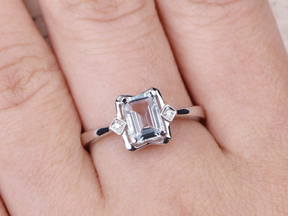 5x7mm-emerald-cut-aquamarine-engagement-ring-14k-white-gold-three-stone-plain-band