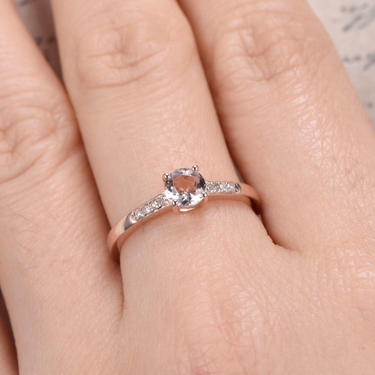5mm-round-cut-morganite-engagement-ring-14k-rose-gold-diamond-band-solitaire-design