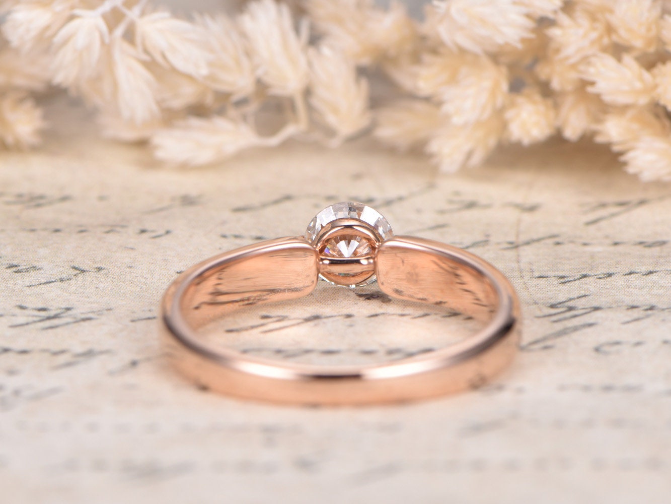 Bague de fiançailles solitaire en moissanite ronde, alliance simple en or rose, bague de promesse pour femme, bague délicate