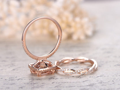 Ensemble de bagues en or rose 14 carats avec morganite, bague de fiançailles, alliance et diamants (2 carats). Bague d'éternité à anneau fendu.