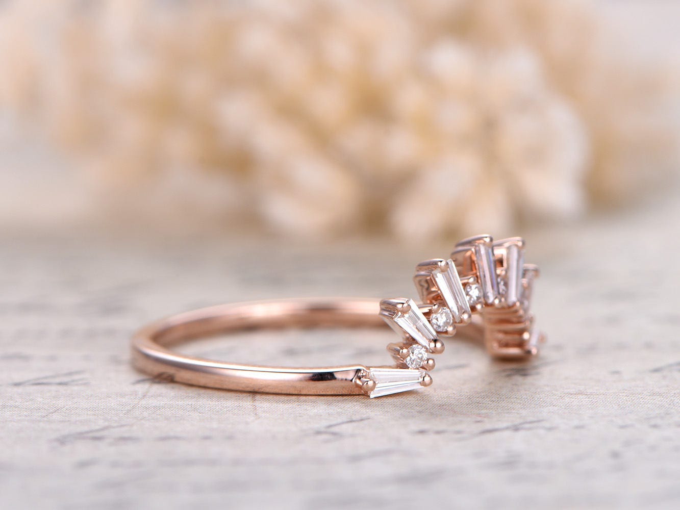 Alliance Deco Crown en or rose 14 carats massif, sertie de diamants taille baguette et de diamants SI, bague de fiançailles/anniversaire unique