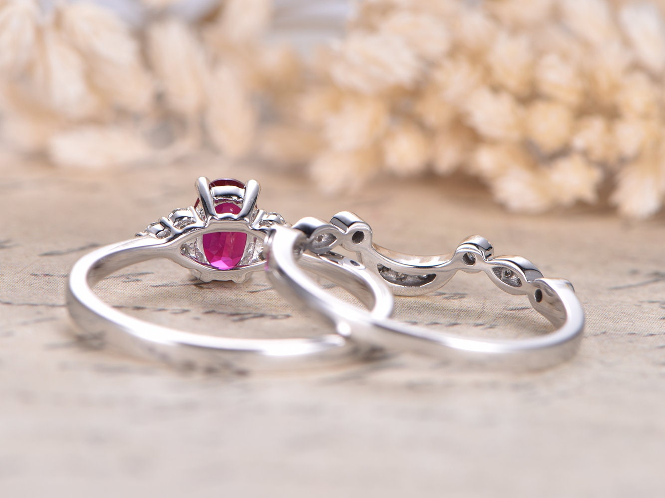 Ensemble de bagues de fiançailles en or blanc 14 carats avec rubis rouge VS, anneau simple, bague de fiançailles sertie de diamants et rubis ovale traité en laboratoire (2 pièces).