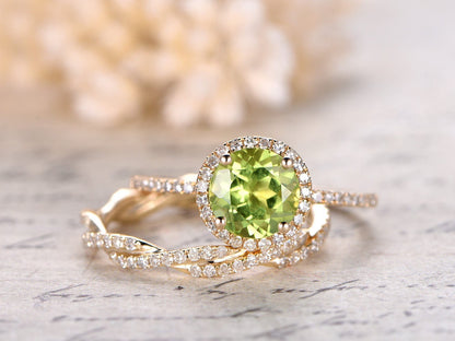 7mm-round-cut-peridot-engagement-ring-set-2pcs-14k-yellow-gold-twist-matching-band-design